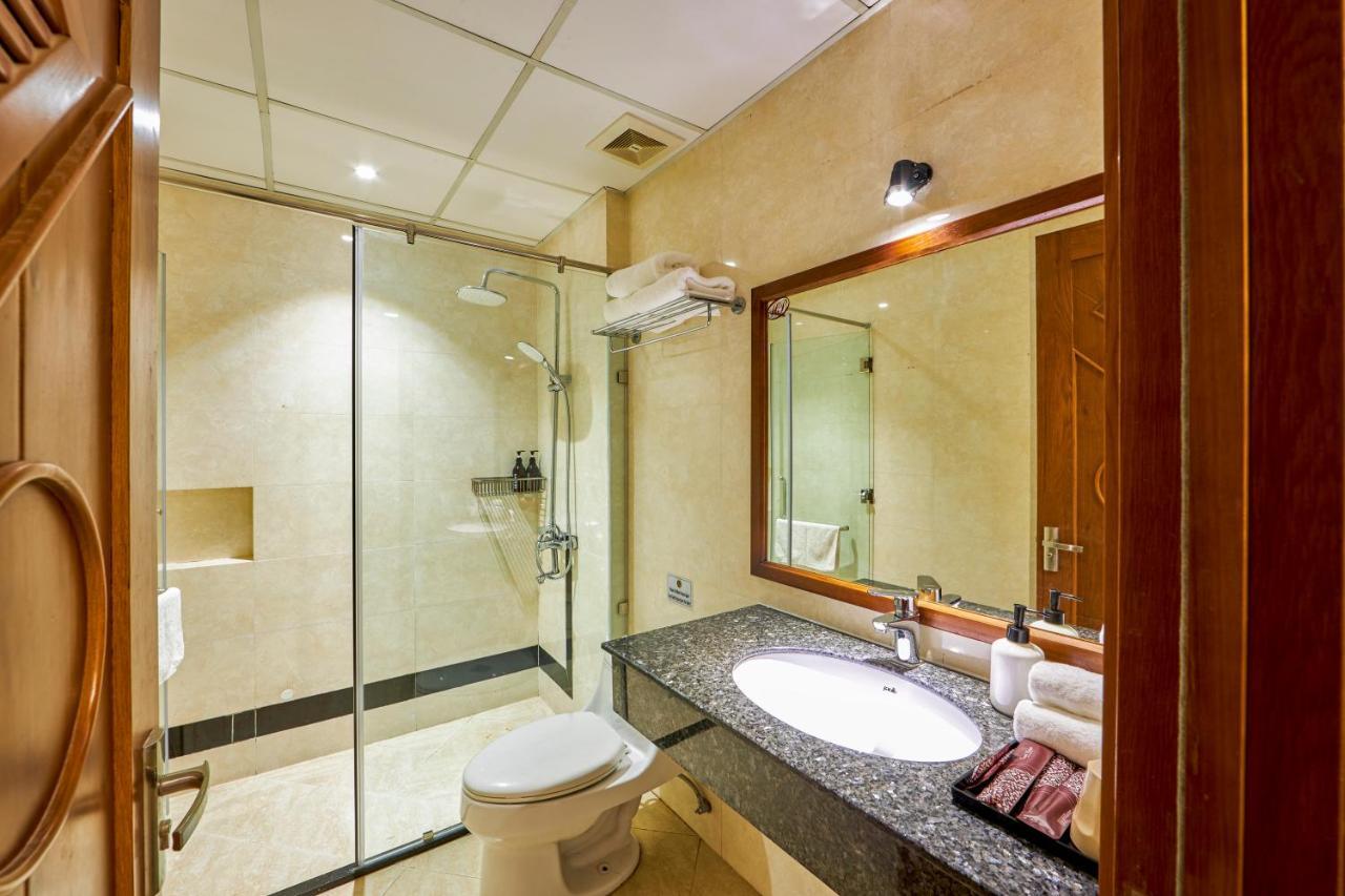 The Noble Swan Hotel Saigon Хошимин Екстериор снимка